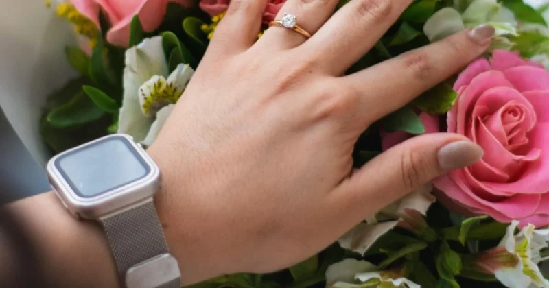 10 Stylish Smartwatches For Women That Look Like Jewelry